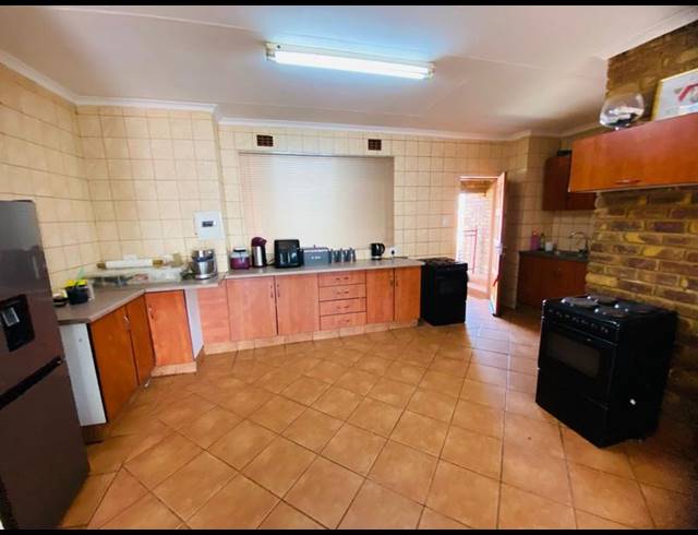 3 BEDROOM APARTMENT FOR SALE IN WITFIELD